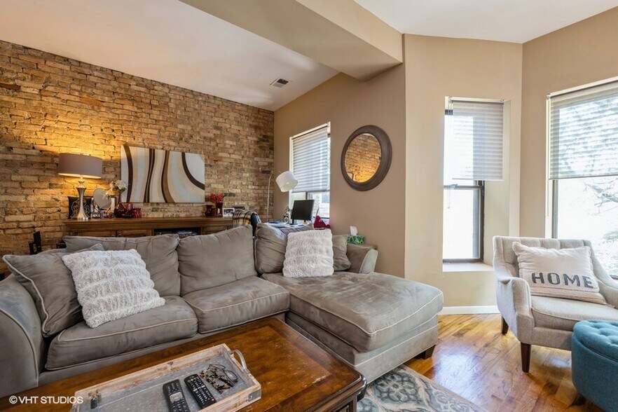 Unit 2- Living Room - 845 W Leland Ave