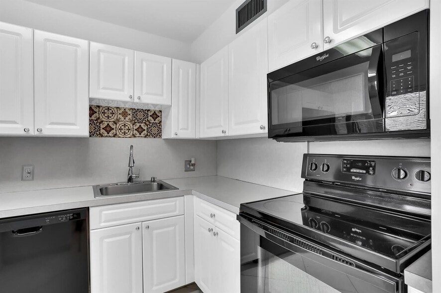 Building Photo - 4290 Deste Ct