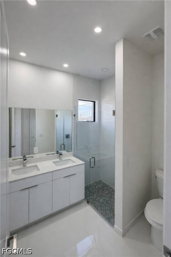 Building Photo - 2102 NW 25th Pl