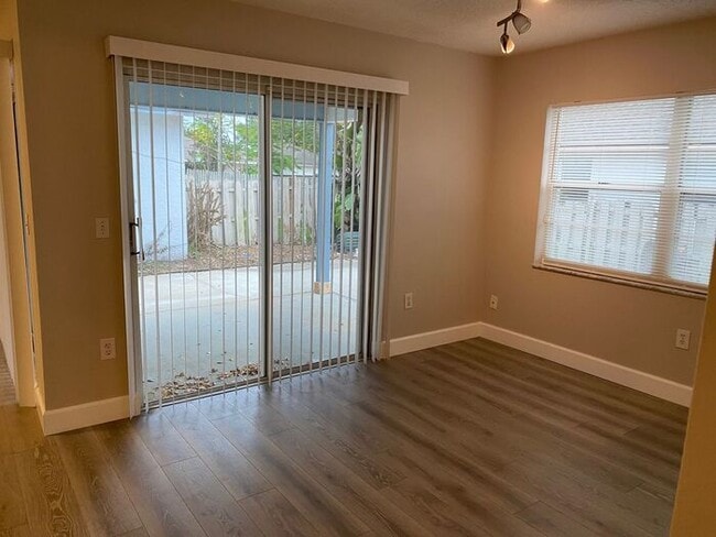Building Photo - MOVE-IN SPECIAL-WONDERFUL 3/2.5 Home with 1 car garage-UCF Area