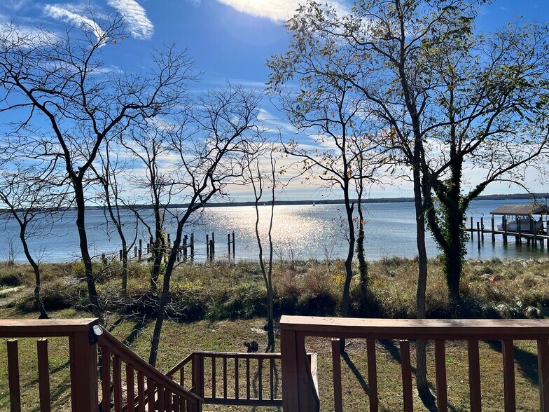 Building Photo - 13113 River Ter