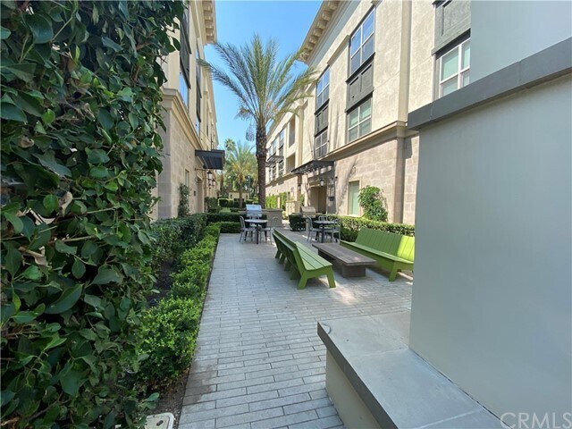 Building Photo - 524 S Anaheim Blvd