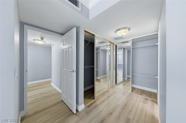 Building Photo - 205 E Harmon Ave