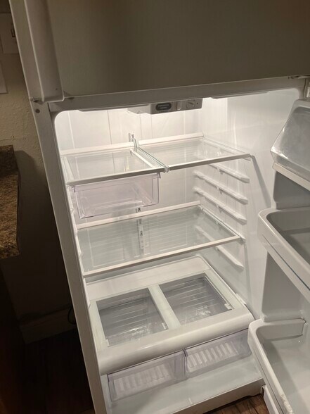 Comes with fridge - 11638 Andrews St