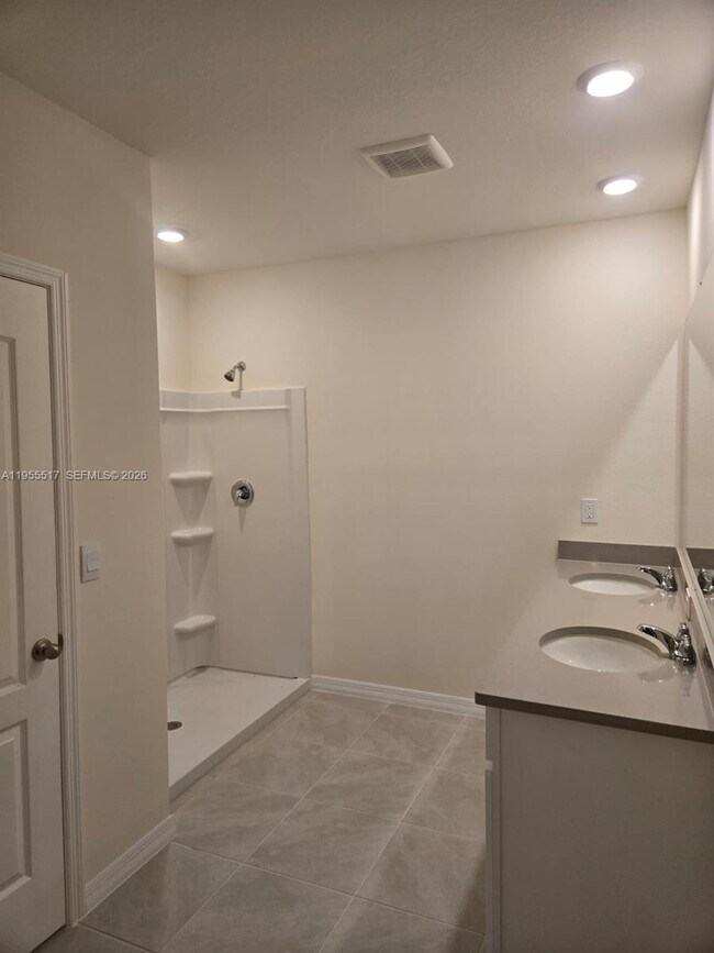 Building Photo - 492 Taylor Grvs St