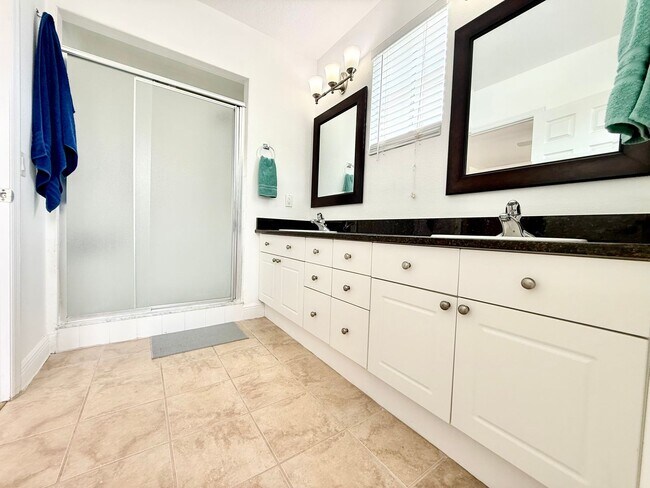 Building Photo - Perfect balance of space, style & easy living - 2Bedrooms 2.5Bath in Clearwater!