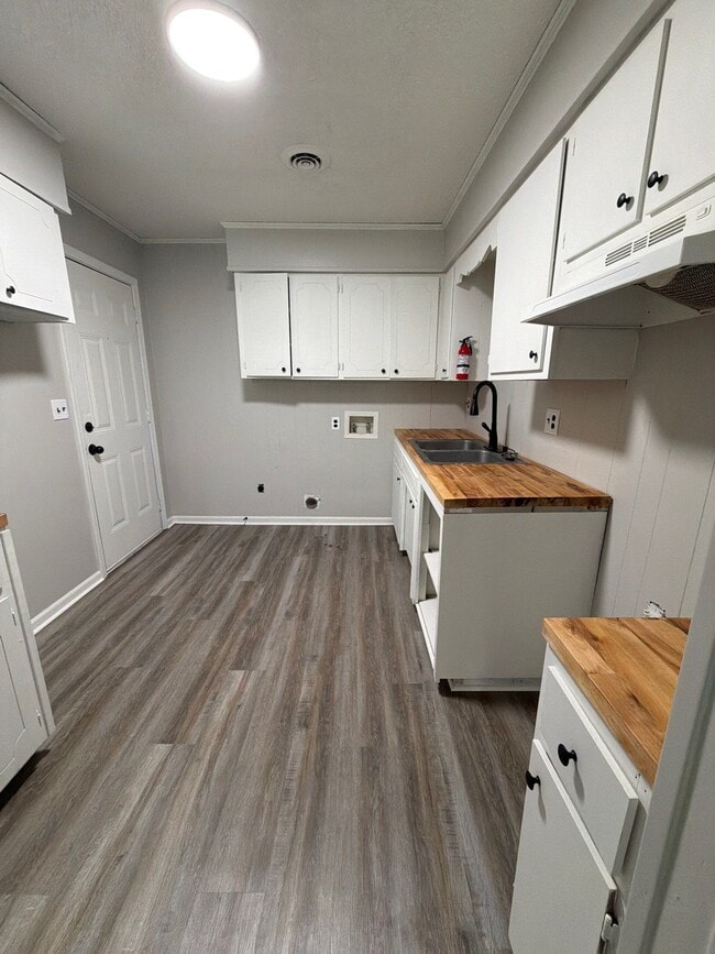 Building Photo - 207 Highland St