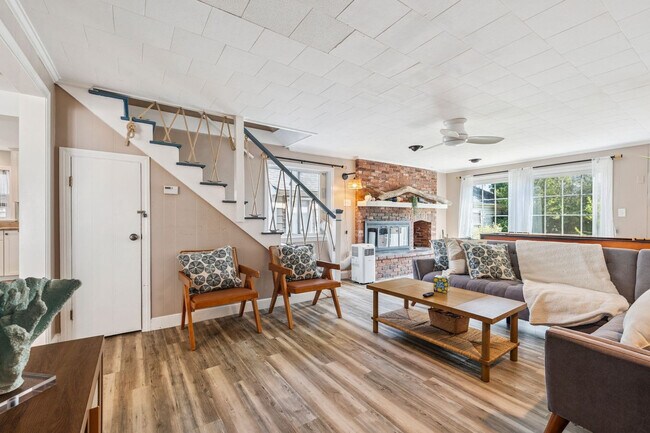 Building Photo - 2 Dover Ave