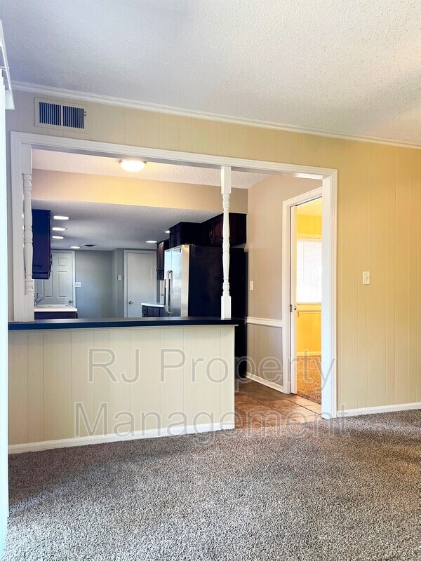 Building Photo - 3235 Foxgate Dr