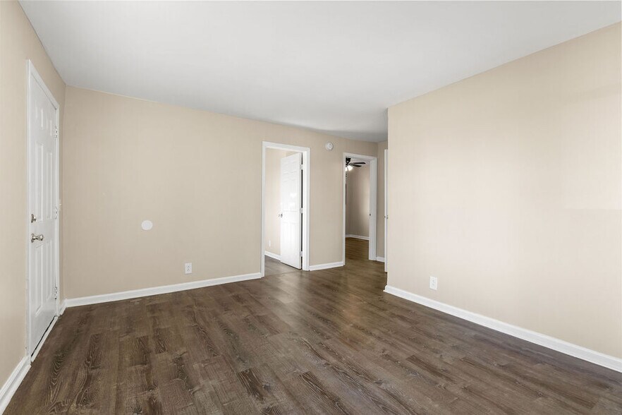 living area / hallway - 335 Grace St