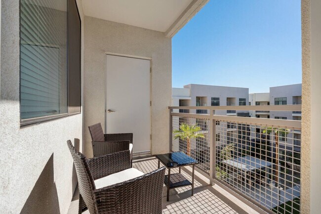 Building Photo - 711 W Broadway Rd