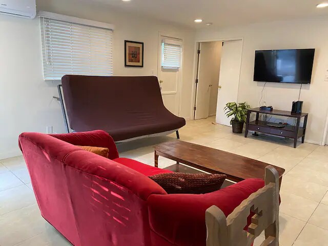 Building Photo - 6614 Noble Ave