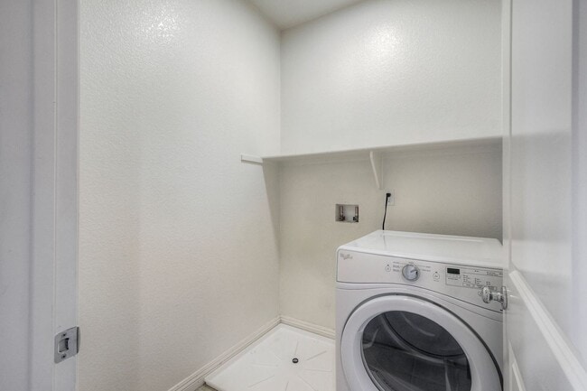 Building Photo - Charming Lake Rancho Viejo Home – Beautiful, Peaceful & Conveniently Located!