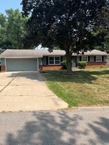 Building Photo - 3724 Thornwood Dr