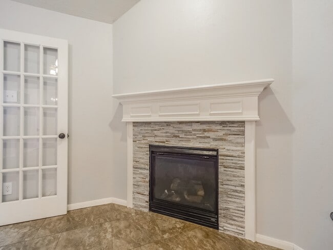 Building Photo - 15310 Cypressedge Ct