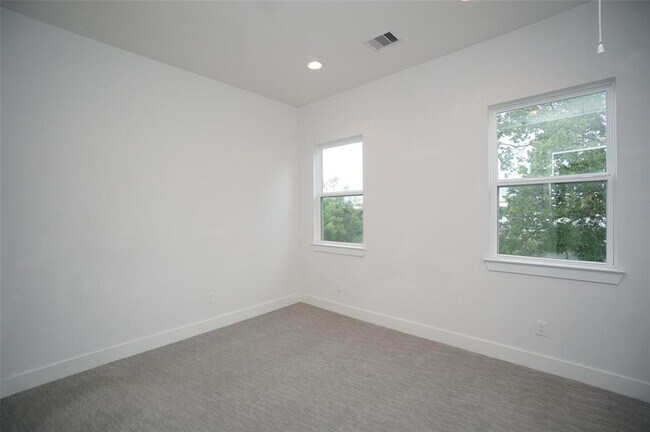 Building Photo - 1515 Weber St