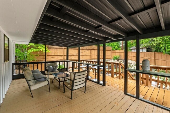 Building Photo - 3520 Highland View Dr