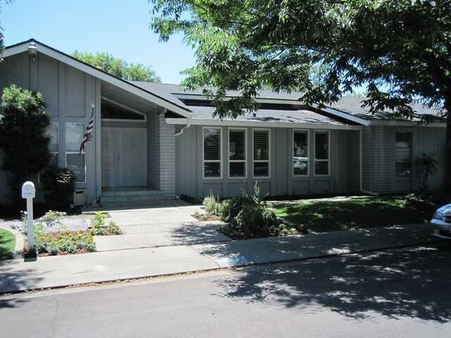 Building Photo - 400 Basswood Ln