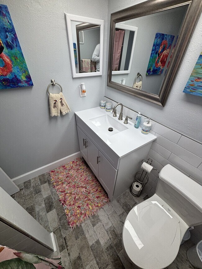 Building Photo - 4750 Cove Cir