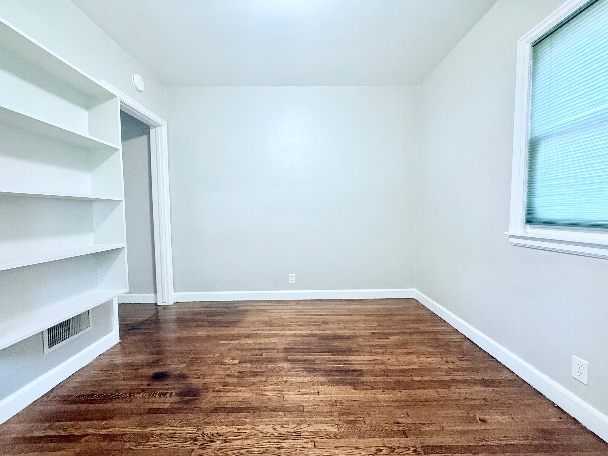 Bed #1 - 310 N Division St