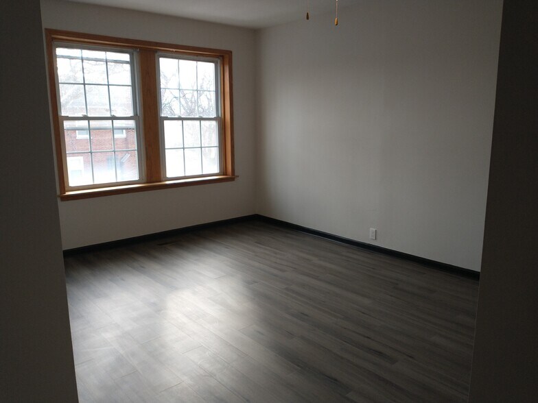 Building Photo - 2516 W Pratt Blvd