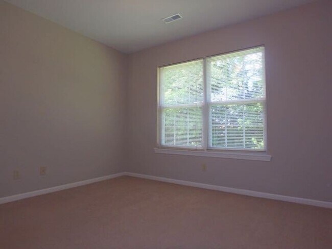 Building Photo - Nice 3 Bed 2 Bath House In Bearfield Meadows!