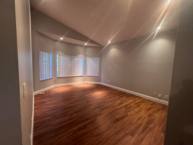 Building Photo - 4044 NW 62nd Ct