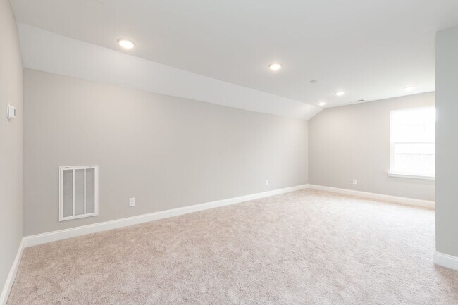 Building Photo - **BE THE LUCKY ONE TO LIVE IN THIS 2022-BUILT UPSCALE COTTAGE HOME IN THE PRESERVE AT BELLE POINTE**