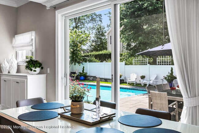 Building Photo - 2211 3rd Ave