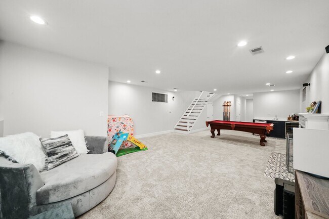 Building Photo - 2512 N Artesian Ave
