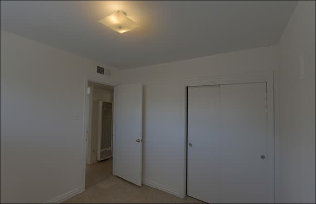 Building Photo - 810 Heisig Ave