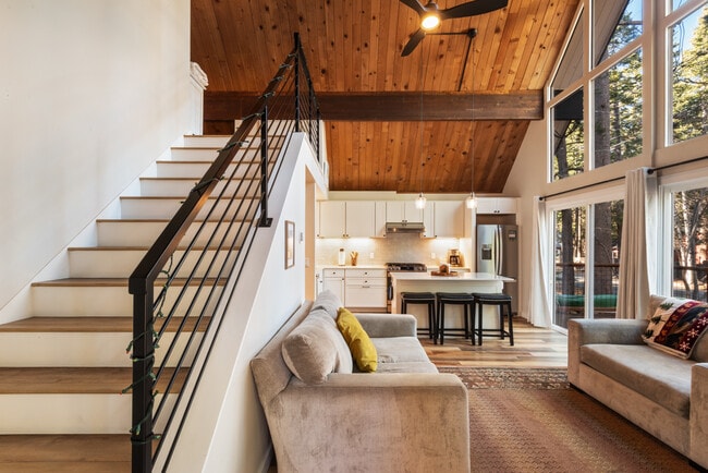 Building Photo - 319 Pine St