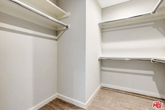 Building Photo - 3850 Rambla Orienta