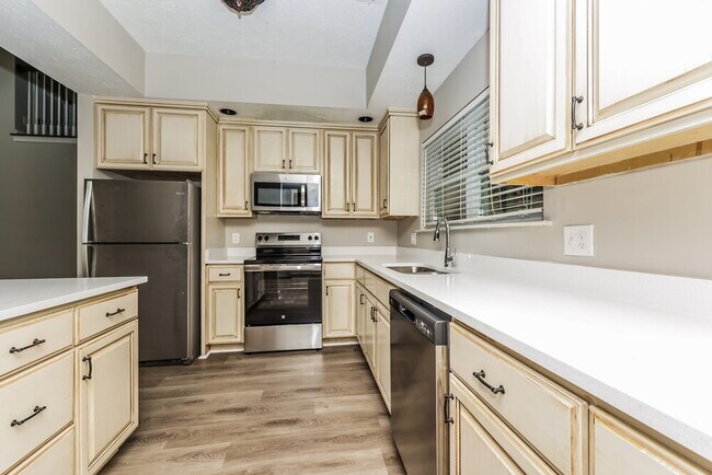 Building Photo - 4956 Alexis Dr