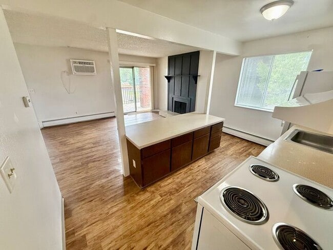 Building Photo - 1ST MONTH SPECIAL, 1/2 OFF!!! 2 Bed, 1 Bat...