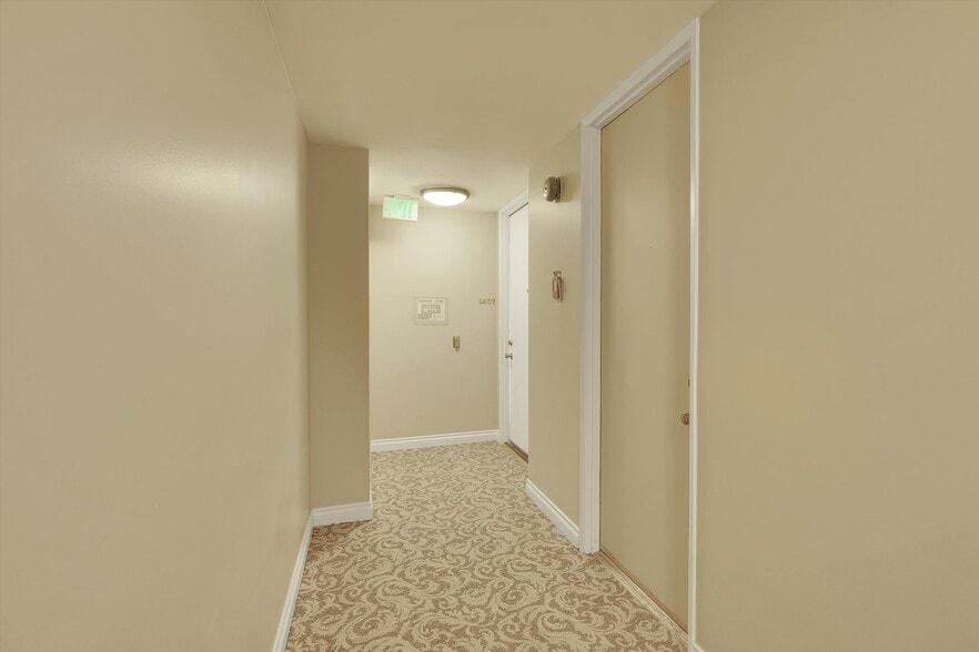 Building Photo - 10747 Wilshire Blvd