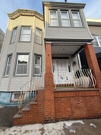 Building Photo - 920 20th St