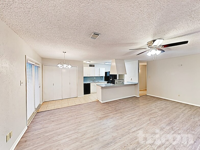 Building Photo - 7309 Hedge Dr