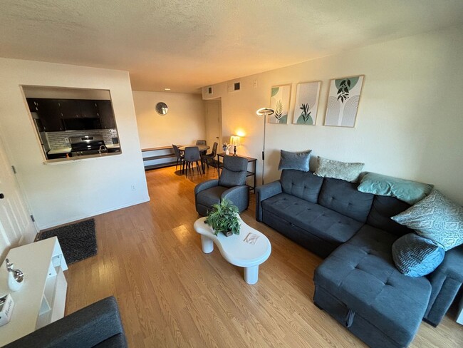 Building Photo - Gorgeous 1Bed/1Bath Fully Furnished 1st Floor Condo located in NW Las Vegas gated Community!