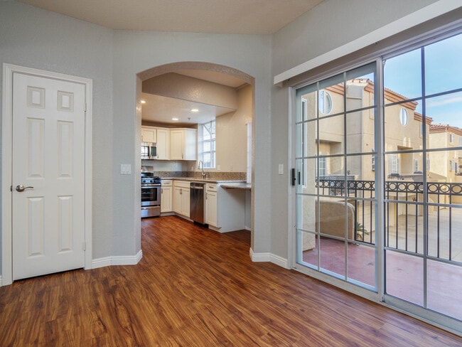 Building Photo - TOTALLY REMODELED, BLOCKS TO THE BEACH!