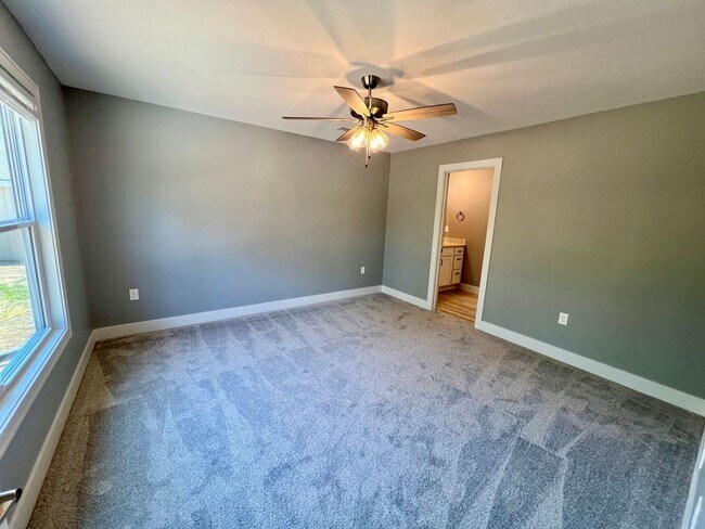Building Photo - Modern 3 Bedroom Duplex in Irvine Acres!