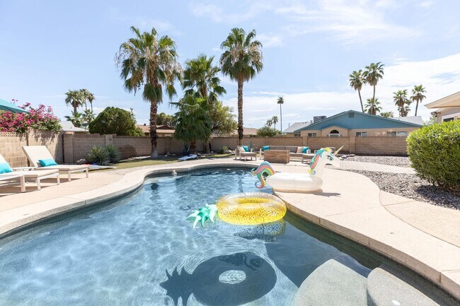 Building Photo - Tempe Beauty! 2199 Sq Ft 4 bedroom 2 bath ...