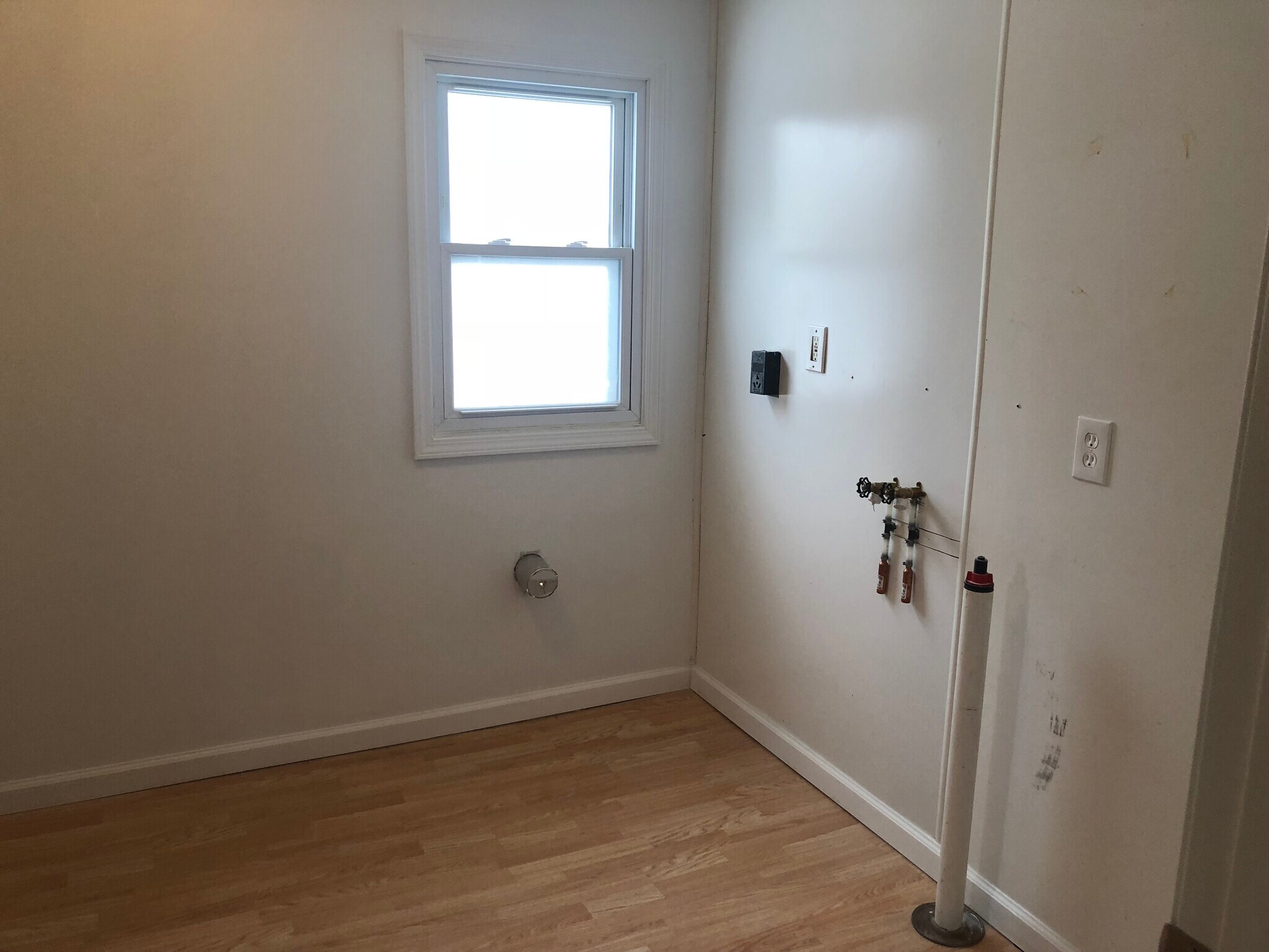 Building Photo - 3273 Berent St