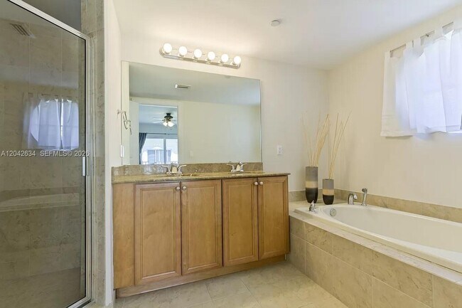 Building Photo - Southeast 15th Street, Fort Lauderdale, FL 33316 - 3 BR 3.5 BA townhouse