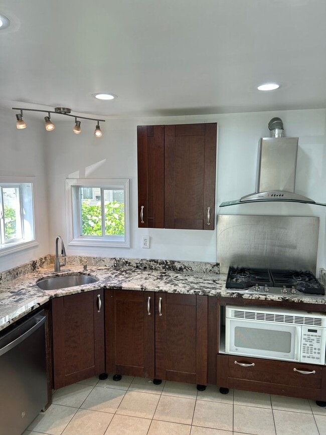 Building Photo - Single Family Home for Rent