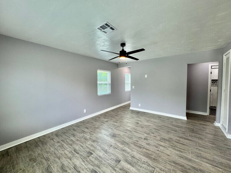 Building Photo - 2144 Westchester Dr