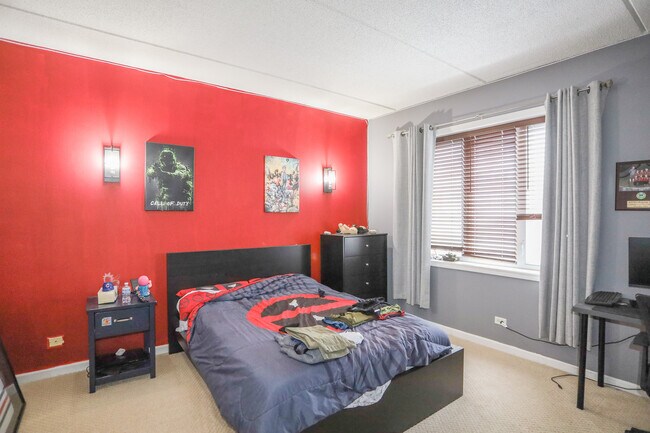 Building Photo - 4625 W Lawrence Ave