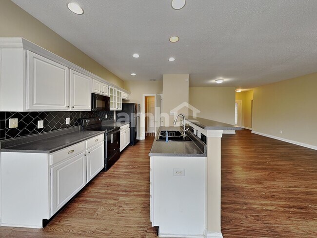 Building Photo - 5902 Cabot Dr