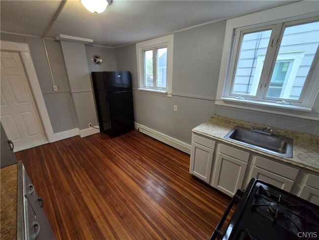 Building Photo - 121 West End Dr