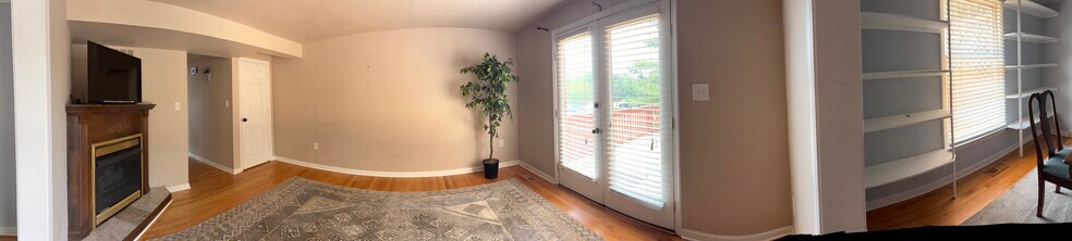 Building Photo - 8002 Cattail Ct